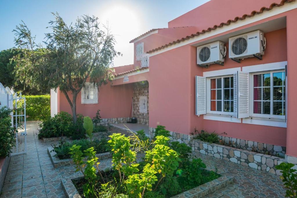 Villa Paraiso Spacious and Central To enjoy best beaches AC WIFI GARDEN POOL room 6